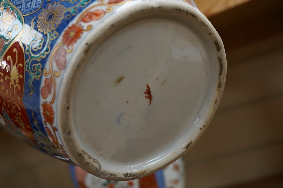 A pair of Japanese Fukagawa Imari vases and covers, with internal covers, one cover, koransha mark, 25cm